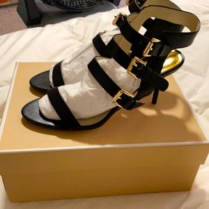 Micheal Kors black leather straps sandal